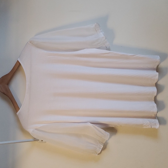 Shirt with Short sheer puffed sleeves - Picture 2 of 4